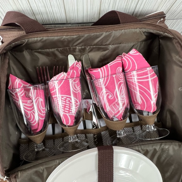 Deluxe 4 Person Picnic Cooler Adventure Tote - Picture 10 of 12